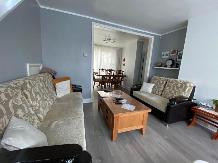 3 Bedroom Terraced House To Rent In Ascot Garden, Enfield, EN3