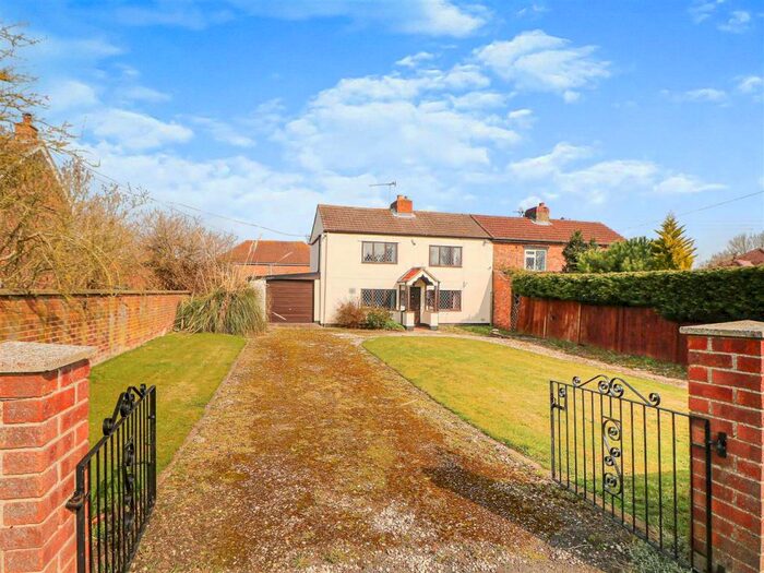 2 Bedroom Semi-Detached House To Rent In North Moor Road, Walkeringham, Doncaster, DN10