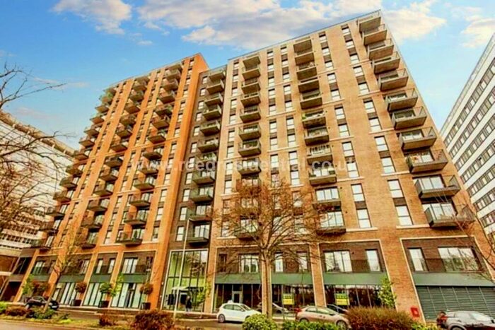 2 Bedroom Apartment To Rent In Portcullis House, Victoria Avenue, Southend On Sea, SS2