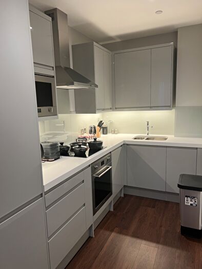 1 Bedroom Apartment To Rent In Avalon Point, Silvocea Way, London, Greater London, E14