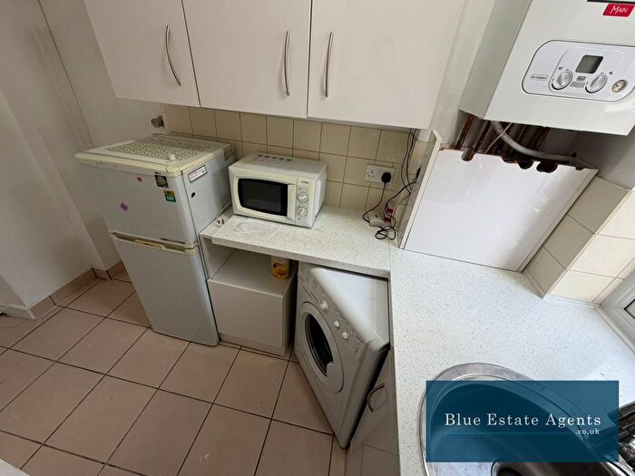 2 Bedroom Flat To Rent In Thornbury Road, Isleworth, TW7