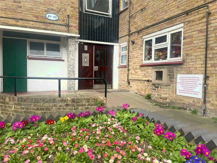 2 Bedroom Flat To Rent In Queen Street, Gravesend, Kent, DA12