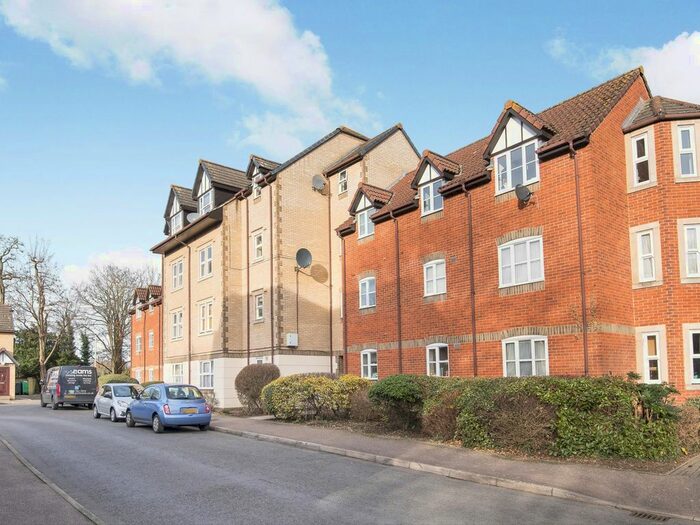 2 Bedroom Flat To Rent In Sherwood House, Rembrandt Way, Reading, RG1