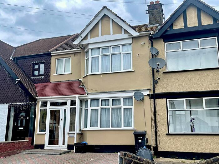 3 Bedroom Property To Rent In Headley Drive, Ilford, IG2