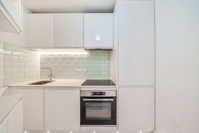 2 Bedroom Flat To Rent In Princes Square, London, W2