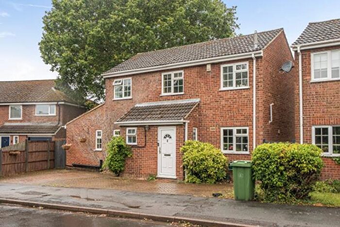 4 Bedroom Detached House For Sale In Buckingham Way, Frimley, Camberley, GU16