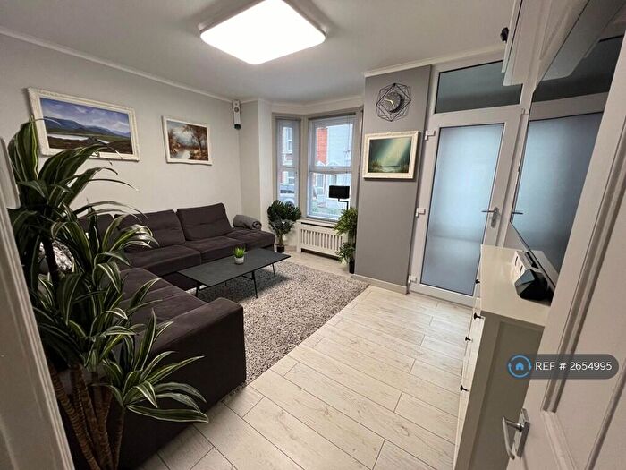 3 Bedroom Terraced House To Rent In Rochester Avenue, Rochester, ME1