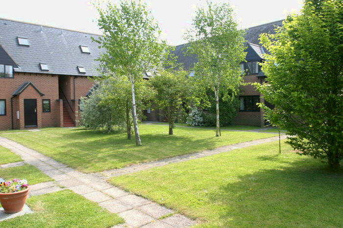 2 Bedroom Apartment To Rent In Poplars Close Stone, HP17