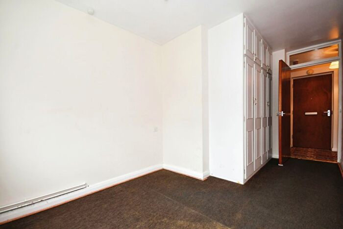 2 Bedroom Flat For Sale In Nether Edge Road, Sheffield, South Yorkshire, S7