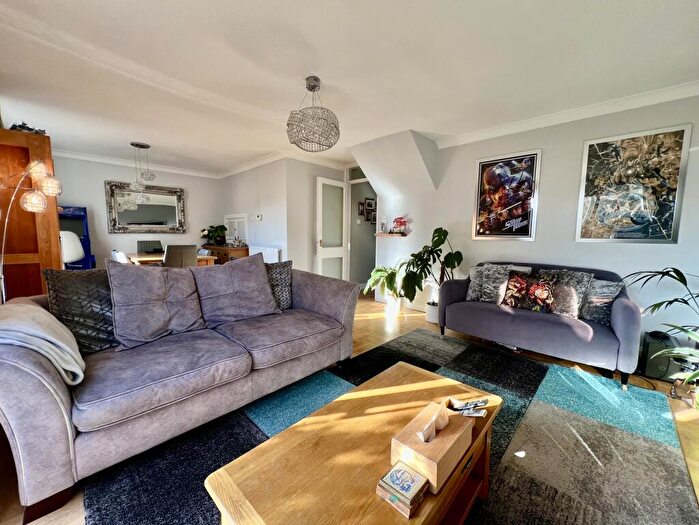 4 Bedroom Semi Detached House For Sale In Kelsey Close, Maidenhead, SL6