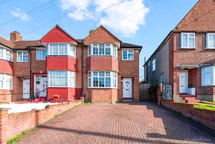 3 Bedroom End Of Terrace House To Rent In Garth Road, Morden, SM4