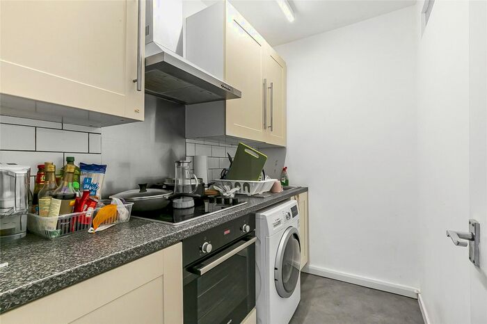 2 Bedroom Flat To Rent In St. John's Estate, Hoxton, London, N1