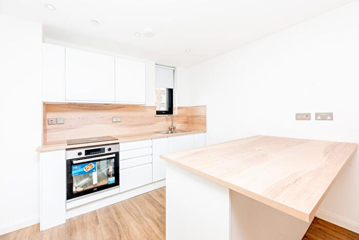 2 Bedroom Flat To Rent In Bishopgate Gardens, Bishopgate, PR1