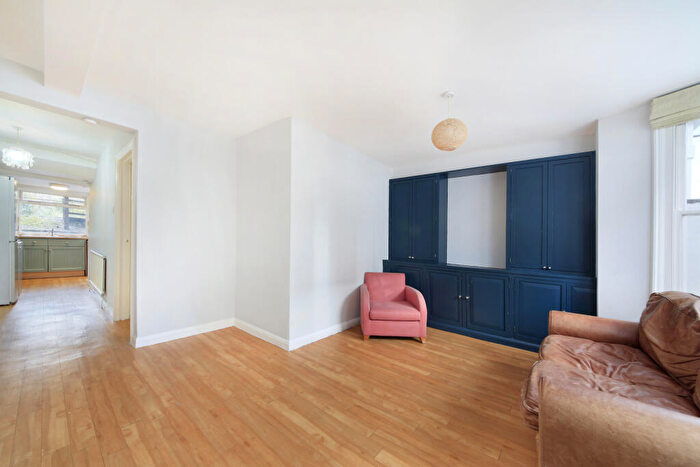 1 Bedroom Flat To Rent In Mallinson Road, Between The Commons, SW11