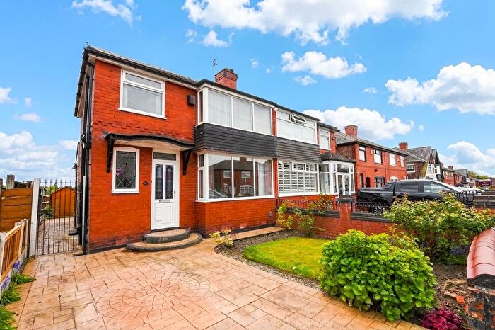 3 Bedroom Semi-Detached House For Sale In Sunningdale Drive, Salford, M6