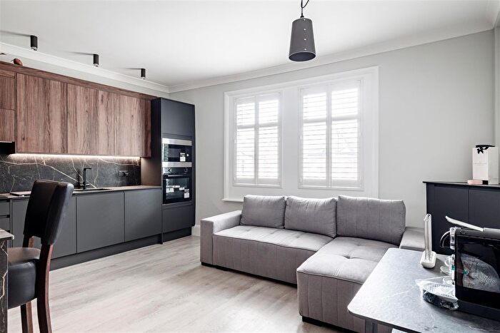 2 Bedroom Flat To Rent In Northfield Avenue, London, W13