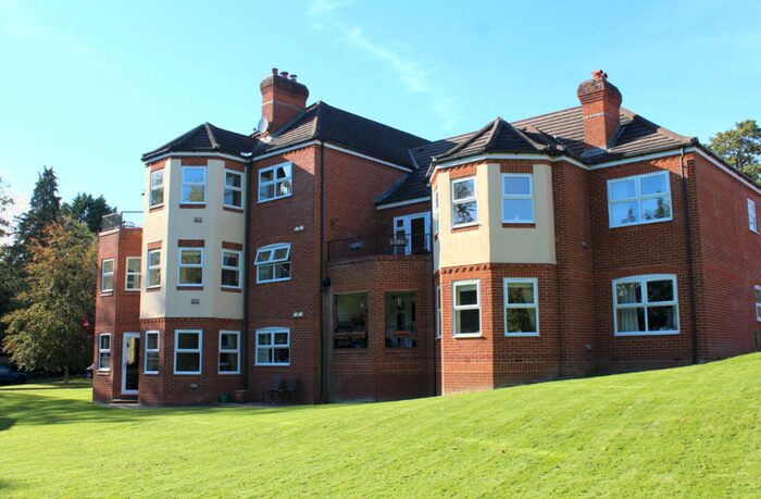2 Bedroom Apartment To Rent In Hale Place, Farnham, GU9