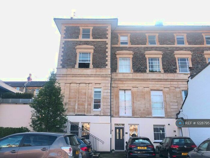 3 Bedroom Flat To Rent In Alma Vale Road, Bristol, BS8