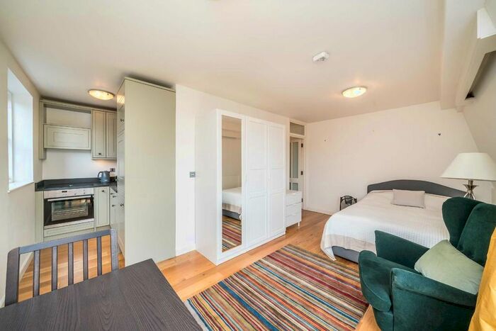 Studio To Rent In Cromwell Road, London, SW5