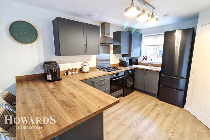 3 Bedroom Semi-Detached House For Sale In Wiltshire Drive, Bradwell, NR31