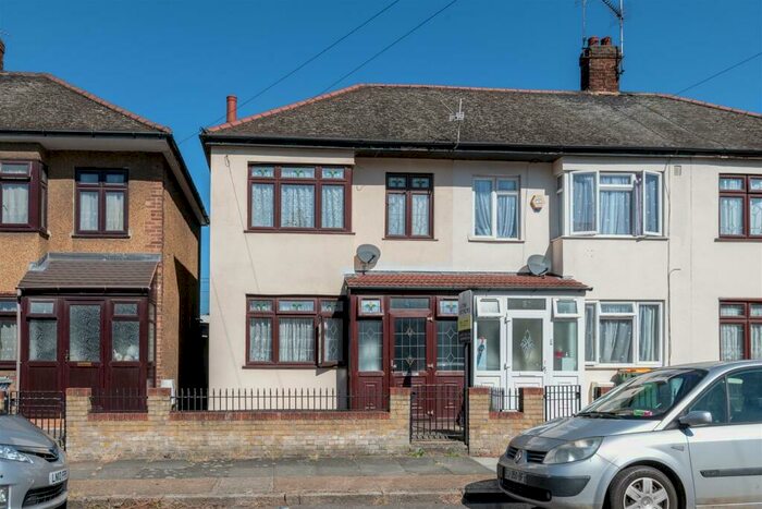 3 Bedroom House To Rent In Holland Road, West Ham, E15