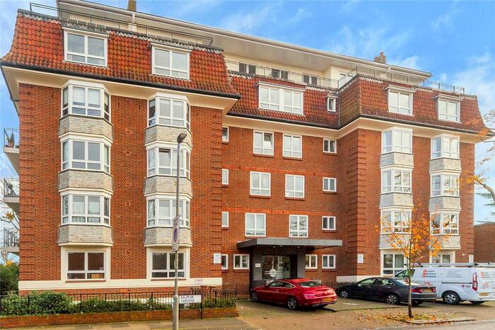 4 Bedroom Flat To Rent In Brittany House, Upper Richmond Road, London, SW15