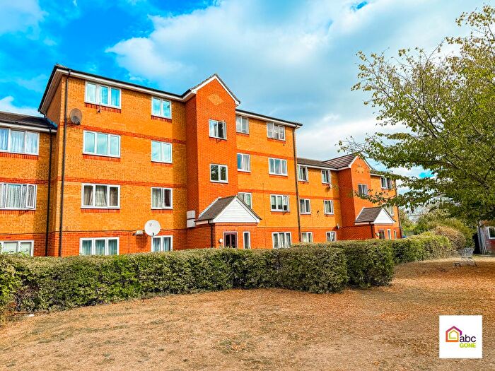 1 Bedroom Flat For Sale In Express Drive, Goodmayes, Essex, Qq, Uk, IG3