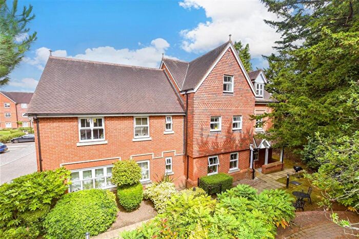 2 Bedroom Flat For Sale In Fitzroy Place, Reigate, Surrey, RH2