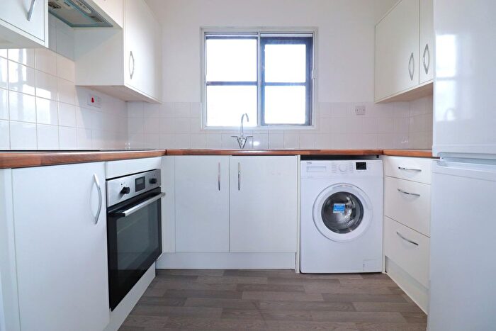2 Bedroom Flat To Rent In Clifton Walk, Dartford, DA2