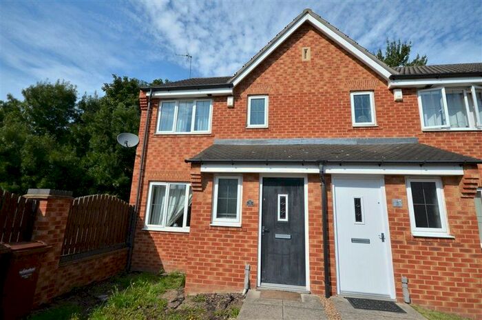3 Bedroom Town House To Rent In Cromwell Mount, Pontefract, WF8