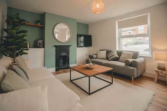 3 Bedroom Terraced House To Rent In Centre Street, Banbury, Oxfordshire, OX16