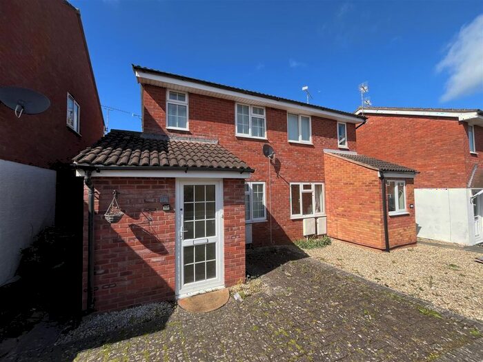 2 Bedroom Semi-Detached House To Rent In Arnold Close, Taunton, TA2