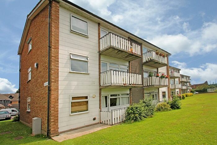 2 Bedroom Flat To Rent In Hadleigh Court, High Road, EN10