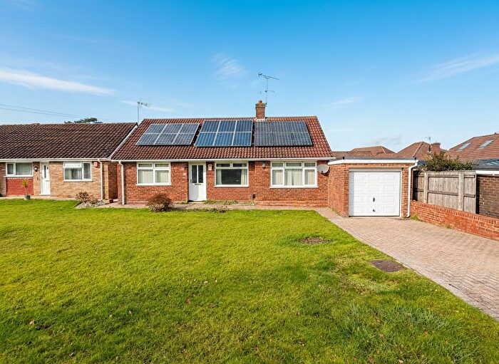 3 Bedroom Detached Bungalow For Sale In Fairview Drive, Hythe, SO45