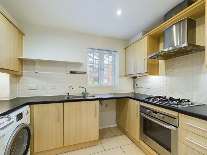 2 Bedroom Flat For Sale In Fernhill Place, Sherfield-On-Loddon, RG27