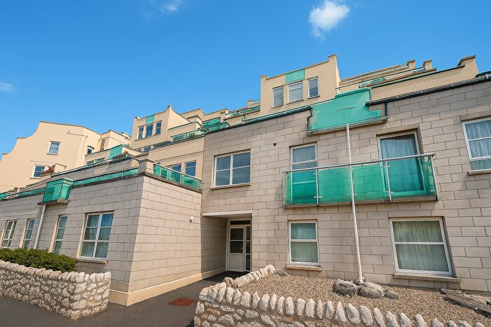 2 Bedroom Flat To Rent In Spinnaker View Weymouth, DT4