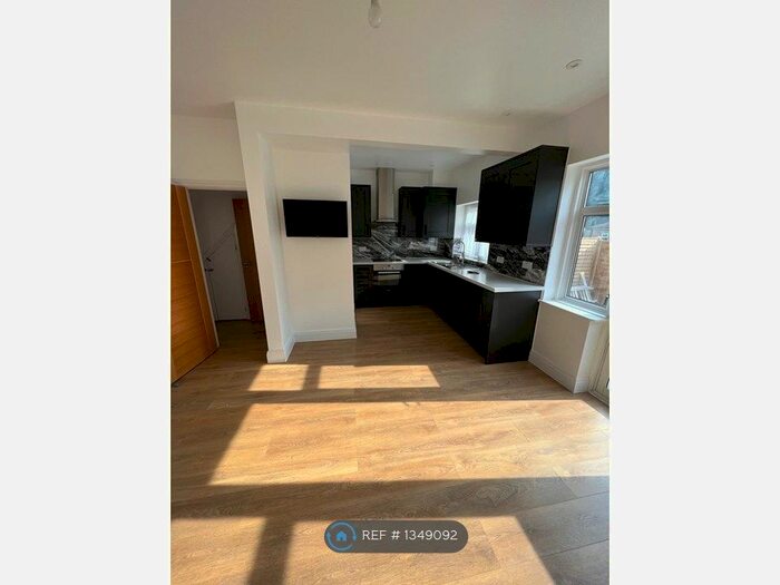 1 Bedroom Flat To Rent In London, London, IG6