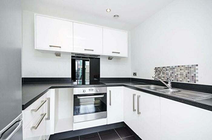 2 Bedroom Flat To Rent In Needleman Close, Edgware, London, NW9