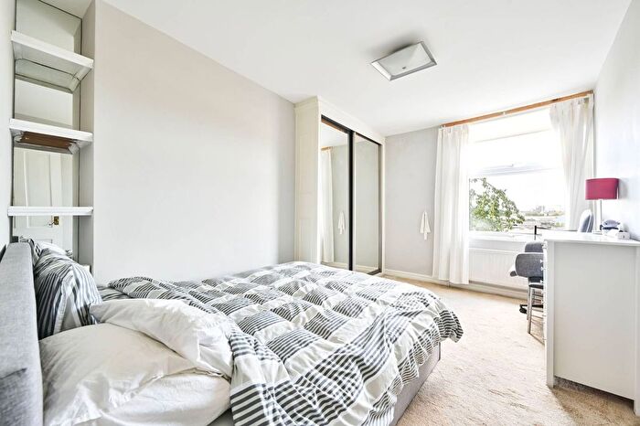 1 Bedroom Flat To Rent In Eardley Crescent, Earls Court, London, SW5