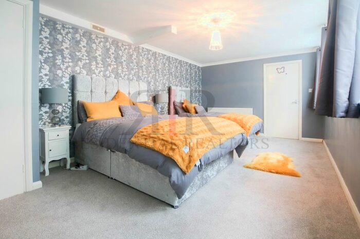 1 Bedroom Flat To Rent In Lenthall House, Churchill Gardens, London SW1V