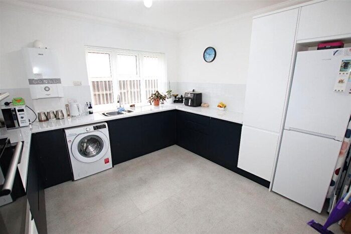 2 Bedroom Flat For Sale In Harold Road, Clacton On Sea, CO15
