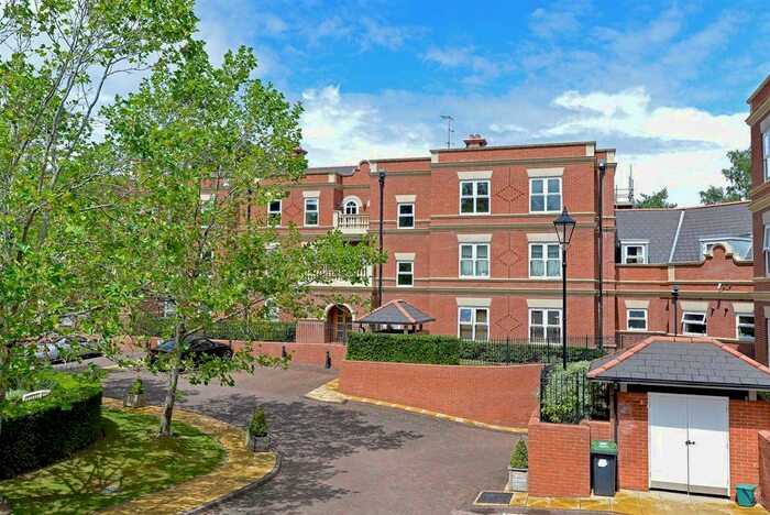 2 Bedroom Flat To Rent In Franklin Court, Wormley, Godalming GU8