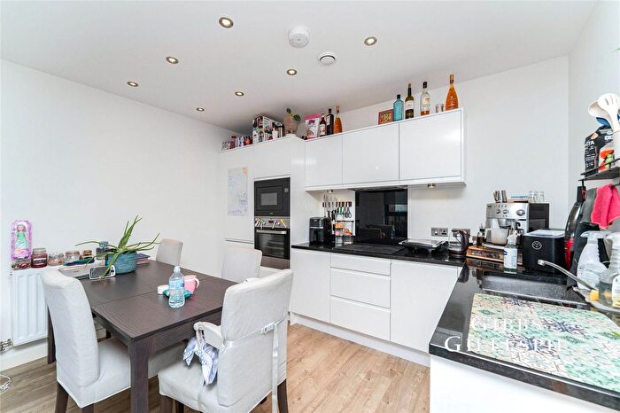 2 Bedroom Property To Rent In Lakeside Drive, London, NW10