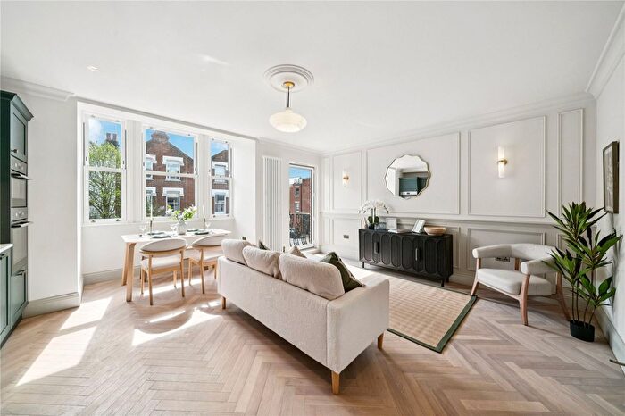 2 Bedroom Flat For Sale In Lower Richmond Road, SW15