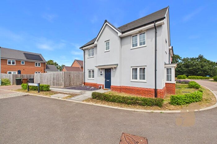 3 Bedroom Semi-Detached House For Sale In Periwinkle Close, Ipswich, IP1