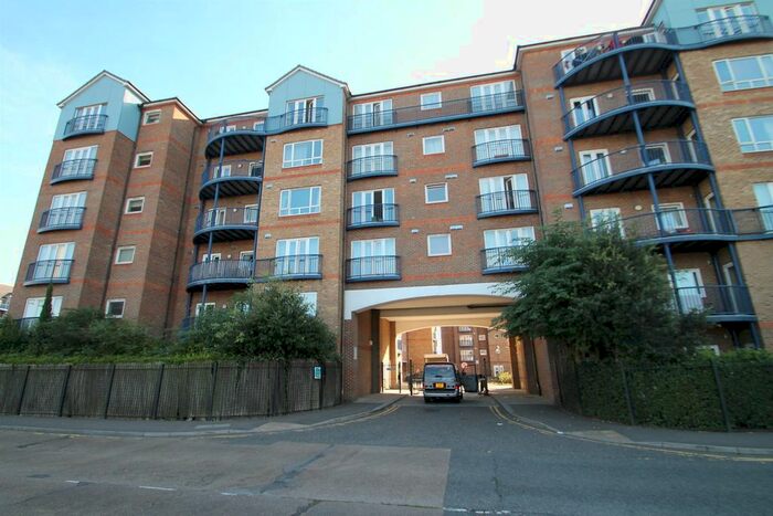 2 Bedroom Flat To Rent In Argent Court, Argent Street, Grays, RM17