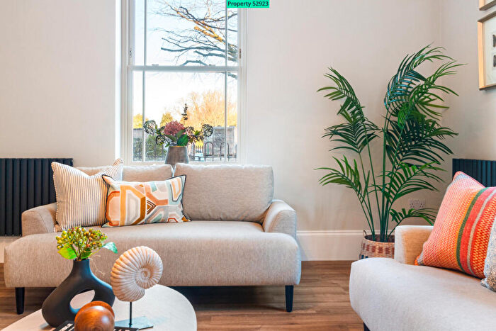 2 Bedroom Apartment For Sale In Flat, Waltham Road, Grimsby, DN33