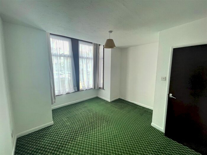 1 Bedroom Flat To Rent In Mayfair Avenue, Cranbrook, Ilford, IG1