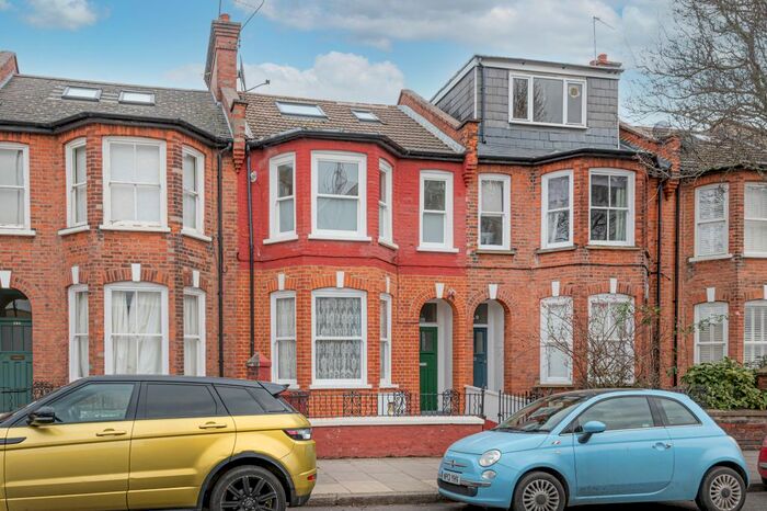 3 Bedroom Maisonette To Rent In First Floor Flat, London, United Kingdom, W10