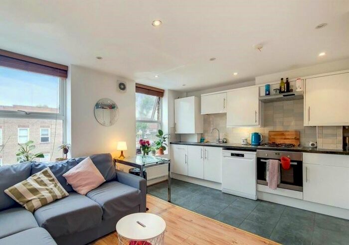 3 Bedroom End Of Terrace House To Rent In Grafton Road, London, NW5